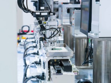 yapay zeka makine telefon fabrikasında çalışmaya