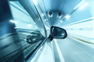 Tünel için araba araba.