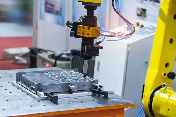 Bras robot avec système de mesure visuel, Smart factory industry 4 . — Photo