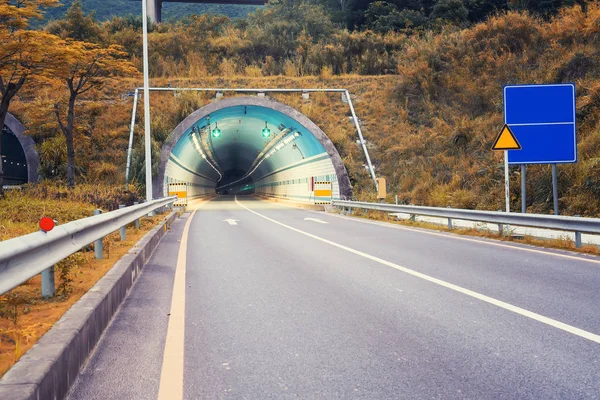 Entrada Estrada Para Túnel — Fotografia de Stock