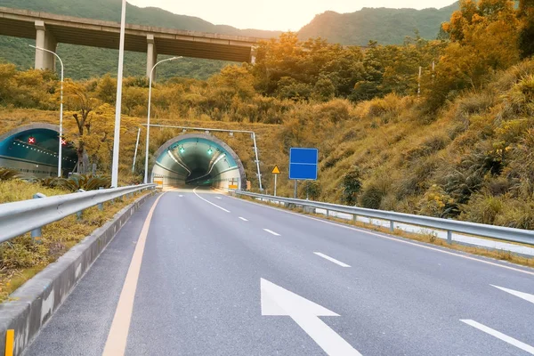 Entrada Estrada Para Túnel — Fotografia de Stock