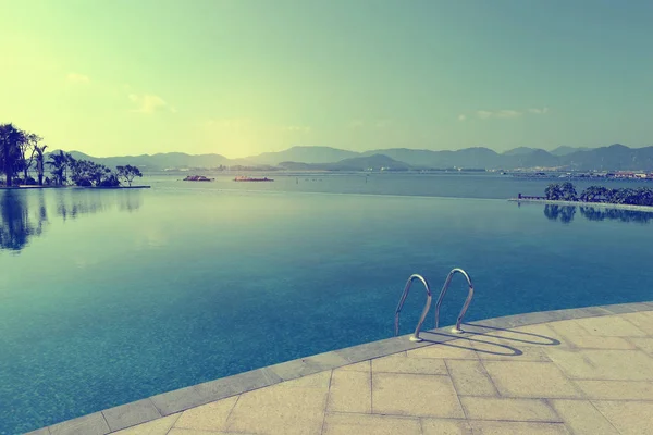 Piscina Sulla Costa — Foto Stock