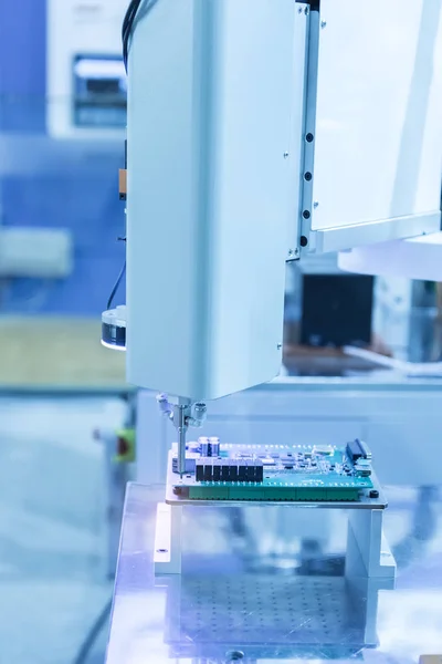 Roboter Bohrmaschine Werkzeug Bei Pcb Board Industrielle Fertigung Fabrik — Stockfoto