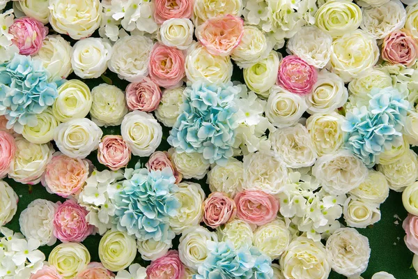 Piękne Wielobarwne Kwiaty Sztuczne Tło Kwiatów Wystrój — Zdjęcie stockowe