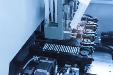 endüstriyel üretim tesisi, akıllı fabrika sanayi 4.0 konsept robot makine aleti.