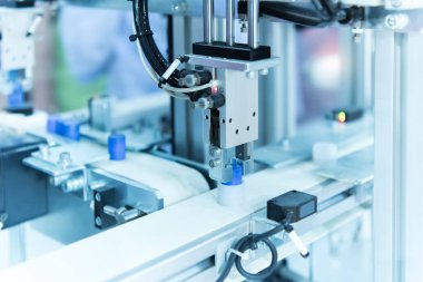 Robotik Kol makine aleti endüstriyel üretim tesisi, akıllı fabrika sanayi 4.0 konsept.