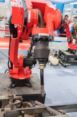 Kaynak için endüstriyel robot kol.