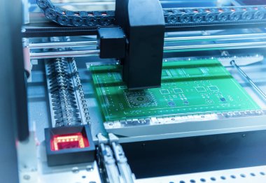 PCB işleme Cnc makine, yüksek teknolojili Fabrikası'nda elektronik komponentleri üretim