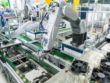 Robotik ve Otomatik sistem denetim uygulamalı bilgisayar vantilatörü otomatik robot kolda