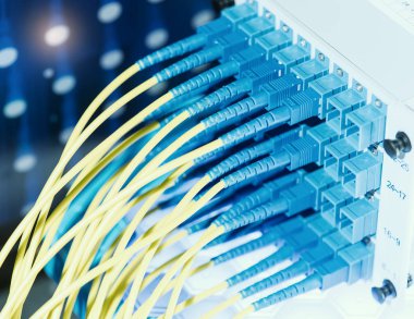 Veri merkezinde optik fiber bilgi teknolojisi ekipmanları