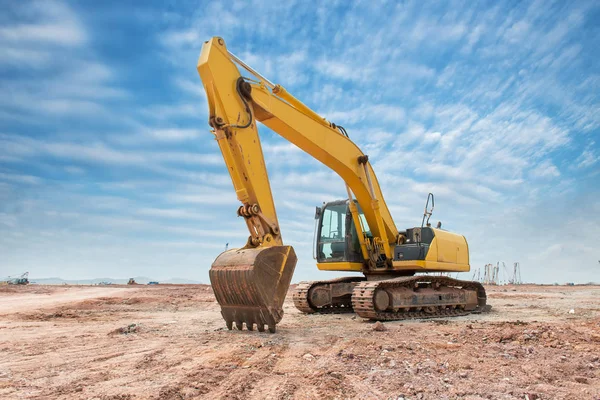 Schwerer Erdbewegungsmaschine Mit Blauem Himmel Hintergrund — Stockfoto