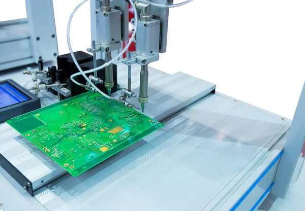 Pcb Cnc Μηχανή Παραγωγή Ηλεκτρονικών Εξαρτημάτων Υψηλής Τεχνολογίας Εργοστάσιο Επεξεργασίας — Φωτογραφία Αρχείου