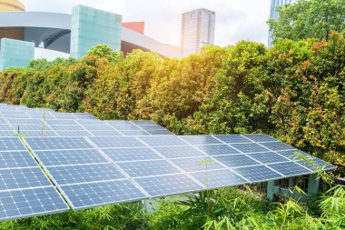 Modern Şehrin Parkındaki Güneş Panelleri