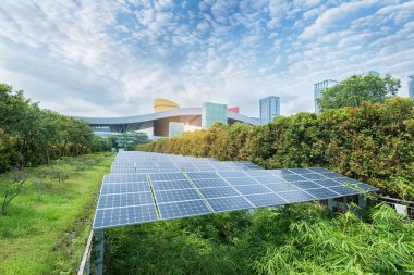 Modern Şehrin Parkındaki Güneş Panelleri