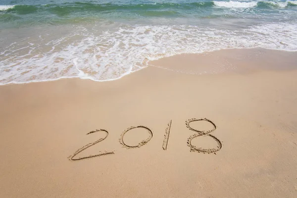 tropik sahilde kum yazılı 2018 yazmak