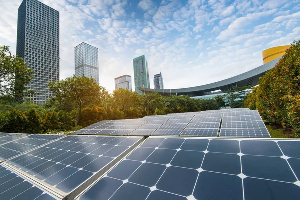 Paneles Solares Parque Ciudad Moderna —  Fotos de Stock