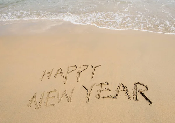 Ευτυχισμένο Νέο Έτος Γραμμένο Στην Άμμο — Φωτογραφία Αρχείου