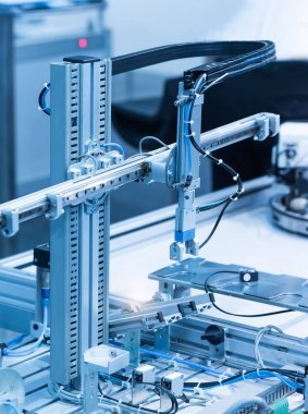 endüstriyel makine ve fabrika robot kol, akıllı fabrika sanayi 4.0 konsept.
