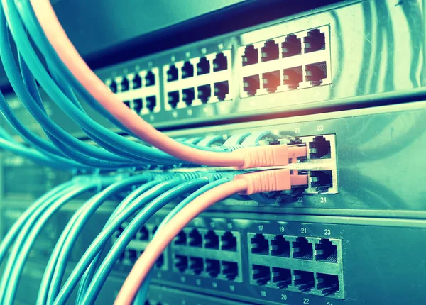 Nätverkskablar Switch Och Brandvägg Cloud Computing Data Center Serverrack — Stockfoto