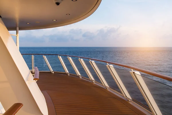 Yolcu gemisinden deniz manzarası