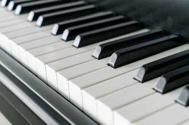 beyaz piyano tuşları, müzik klavyesi enstrümanı.