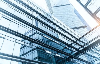 Aşağıdan devasa gökdelenler