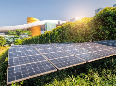 Modern Şehrin Parkındaki Güneş Panelleri