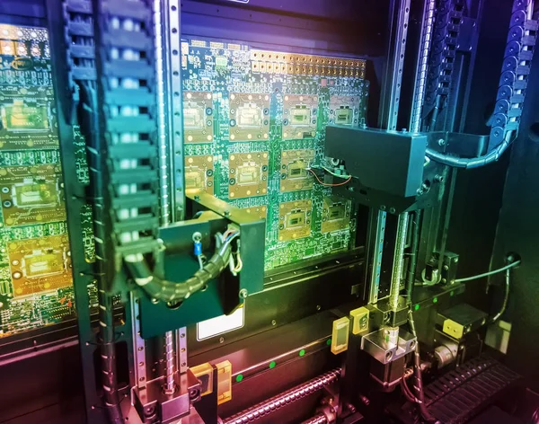 Procesamiento Pcb Máquina Cnc Producción Componentes Electrónicos Fábrica Alta Tecnología — Foto de Stock