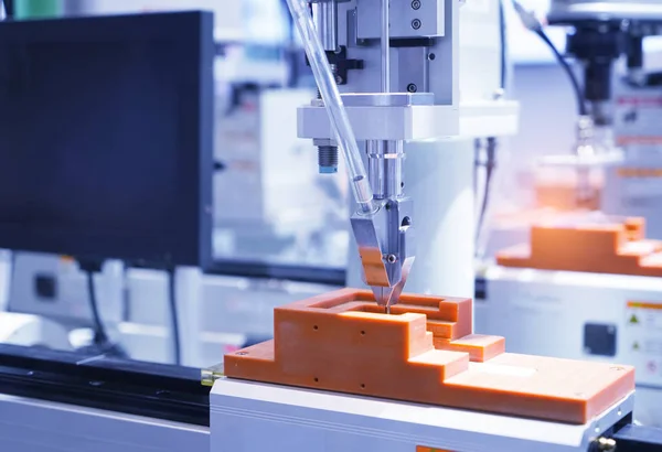Roboter Bohrmaschine Werkzeug Bei Industrieller Fertigung Fabrik — Stockfoto
