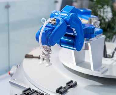 Endüstriyel robot kol atış