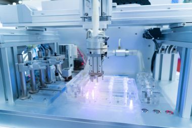 Robot kolu kavrama tutamacını pnömatik giriş