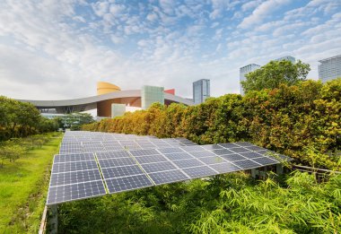 Modern Şehrin Parkındaki Güneş Panelleri