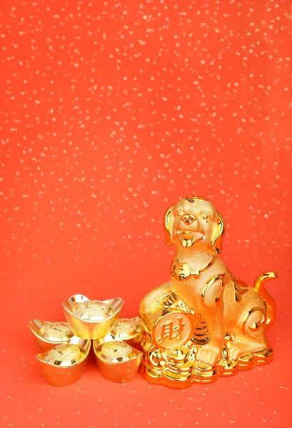 Decorazione Cinese Capodanno Statua Dorata Del Cane Lingotti Oro Calligrafia — Foto Stock