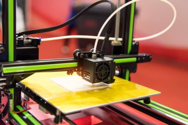 3D yazıcı veya katkı maddesi imalatı ve robot otomasyon teknolojisi.