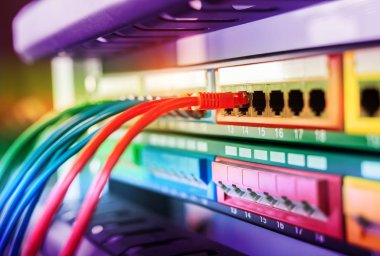 Ethernet kablosu ağ üzerinde arka plan geçer