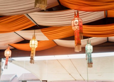 Tayland usulü el yapımı kağıt fener.