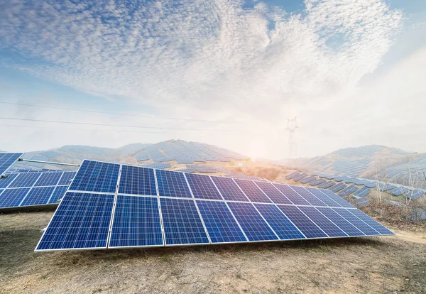 Ηλιακή Ενέργεια Σύγχρονη Τεχνική Παραγωγής Ηλεκτρικής Ενέργειας Τεχνολογία Ανανεώσιμη Ενέργεια — Φωτογραφία Αρχείου