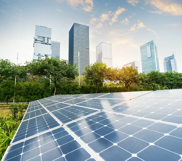 Paneles Solares Parque Ciudad Moderna —  Fotos de Stock