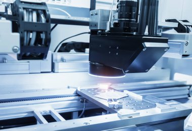 Robot makine görüş sistemi fabrikada