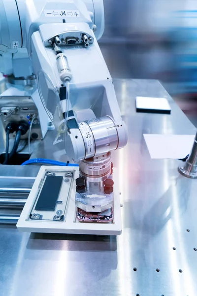 Máquina Inteligencia Trabajando Fábrica Teléfonos — Foto de Stock