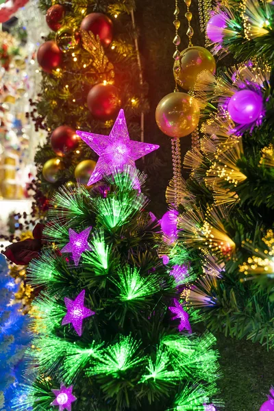 Weihnachtlich Geschmückter Baum Mit Deko Urlaubskonzept — Stockfoto