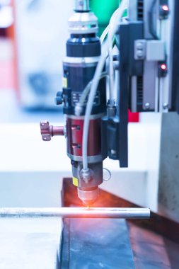 Cnc programı ile lazer kesim makinesi denetleyicisi