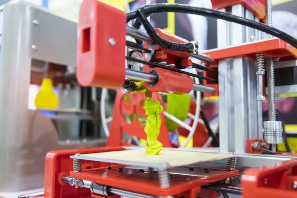 Máquina de impresión tridimensional, impresora 3D. — Foto de Stock
