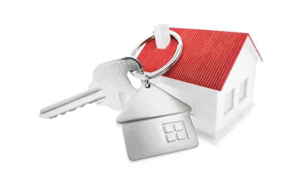 Llavero con símbolo de la casa y llaves sobre fondo blanco, Real es — Foto de Stock