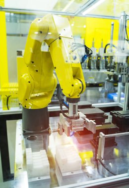 otomatik ekran koruyucu film veya cam kaplama imalat mo