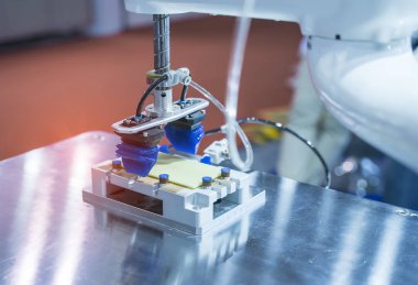 telefon fabrikasında çalışan istihbarat makinesi