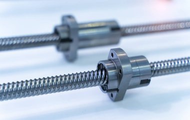 Dişli çark aktaran enerji düz bir raf var.