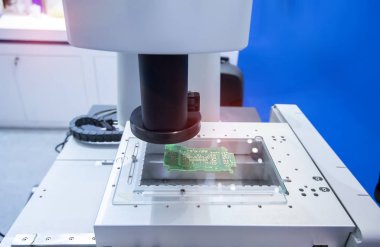 PCB devre kartını denetleyen görüntü ölçüm aracı