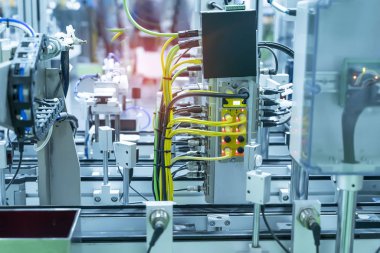 Robot iletişim ekipmanları, kablolar ve kablolarla kontrol paneli