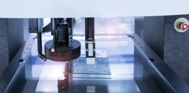 PCB devre kartını denetleyen görüntü ölçüm aracı